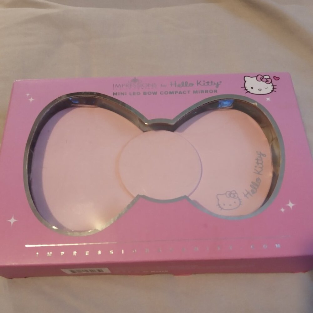Impressions for Hello Kitty Mini LED Bow Compact Mirror